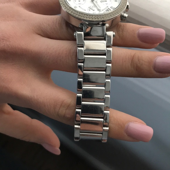 MIchael Kors Watch - Picture 3 of 4